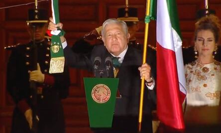 AMLO da El Grito en un Zócalo vacío