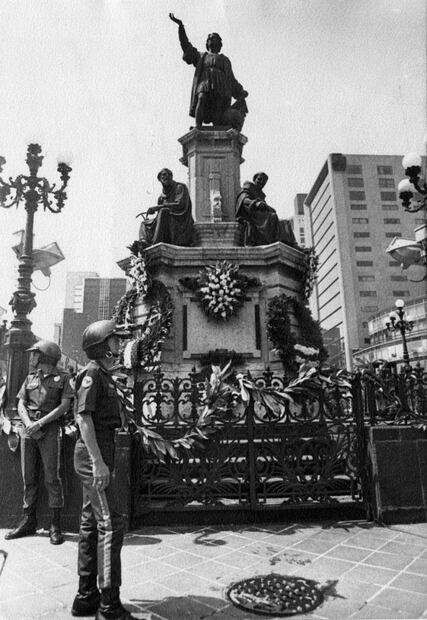 El día que quisieron derrocar la estatua de Cristóbal Colón 