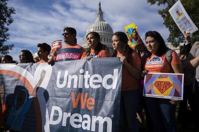 Vence hoy en EU plazo para que dreamers renueven permisos de DACA