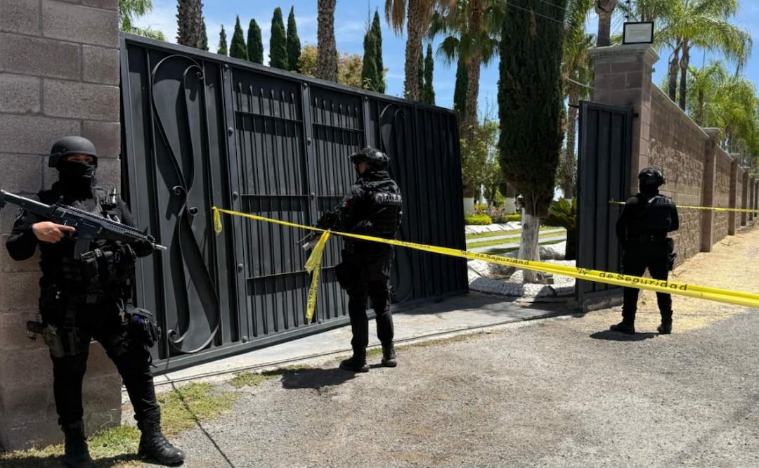 Elementos de la Policía Regional de Jalisco resguardan presunto narcorancho y bodega en Teocaltiche (24/04/2025). Foto: Especial