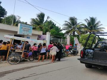 Decenas de personas resultan intoxicadas por comer cochinita pibil en mercado de Yucatán