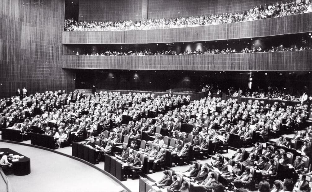 Según la reforma de 1963, sólo partidos minoritarios tendrían representantes proporcionales; organizaciones que tuvieran más del 40% de votos se quedarían con sus diputados de elección directa. En posteriores reformas, se permitió que también partidos de mayoría tuvieran plurinominales. Foto: ESPECIAL.
