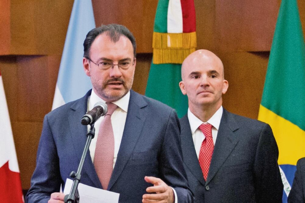 Reunión. Luis Videgaray, canciller mexicano, y José Antonio González Anaya, titular de la SHCP, ayer en la CDMX (MOISÉS PABLO. CUARTOSCURO)