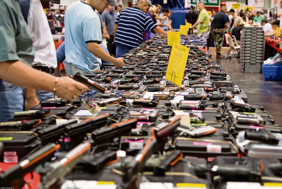 La venta clandestina de armas en las ferias se presta para actos de corrupción más fácilmente, indican especialistas Foto: ESPECIAL M&R PHOTOGRAPY