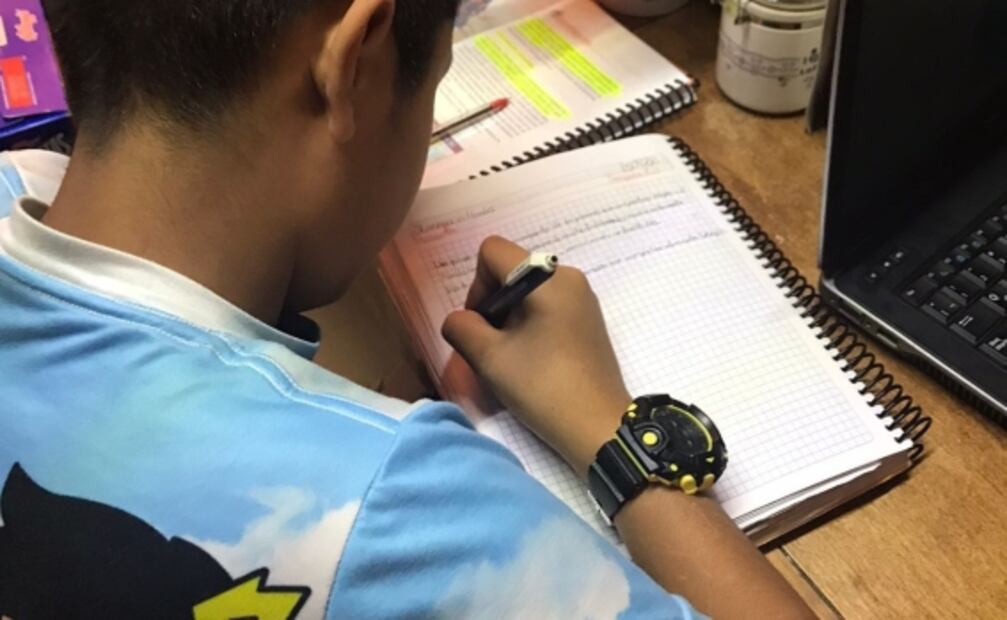 Padres de familia denuncian no poder recoger a sus hijos del colegio tras eliminación de escuelas de tiempo completo en Edomex