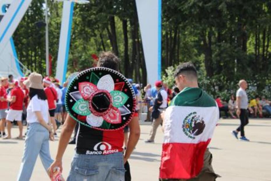 Mexicanos intercambian boletos con alemanes