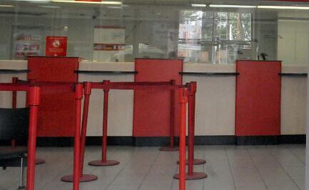 Hombre de la tercera edad acusa de presunto fraude millonario a trabajadores de banco en CDMX