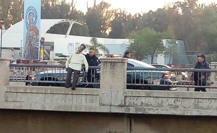 Cuelgan muñecos de cartón alusivos a alcaldesa de Aguascalientes