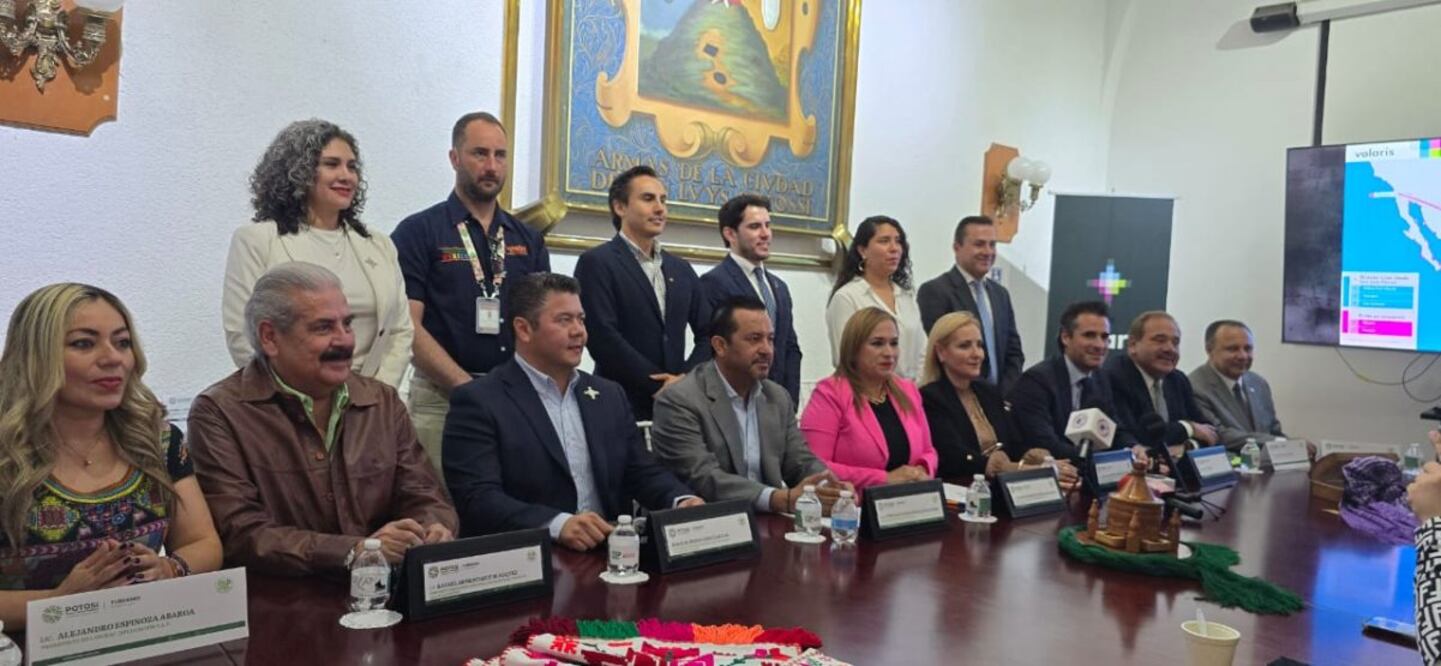 Por su parte, Ricardo Dueñas, director general de OMA, dijo que la expansión de la conectividad aérea con Volaris, a través de tres nuevas rutas internacionales, refuerza el papel de San Luis Potosí. Foto: Archivo/El Universal