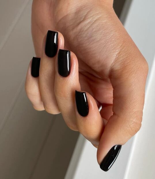 Uñas piano. Foto: Instagram @samantharudge.beauty