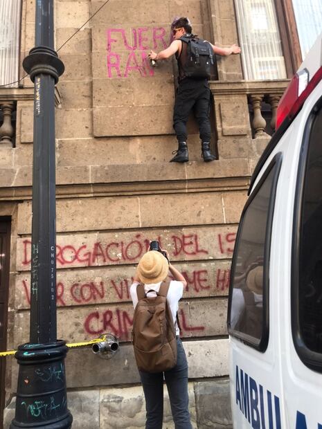 Mujeres trans protestan y entran a la fuerza al Congreso CDMX VIDEO