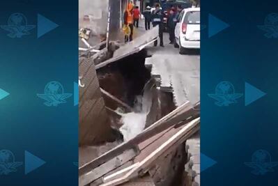 Fuga de agua causa socavón en Portales