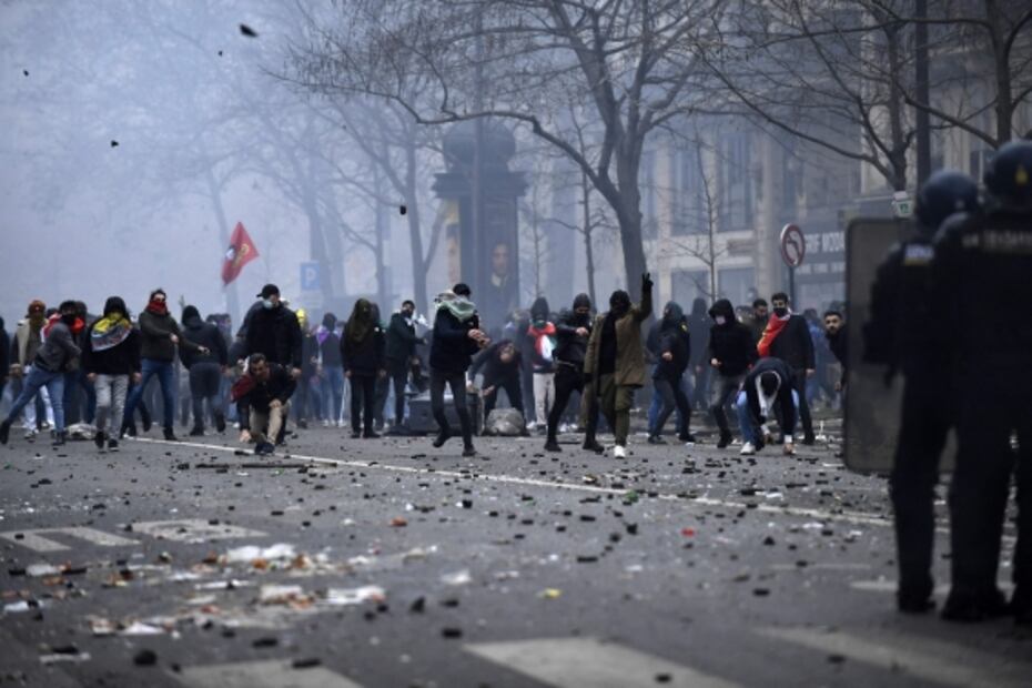 Atacó por racismo, dice detenido tras tiroteo en centro kurdo en París