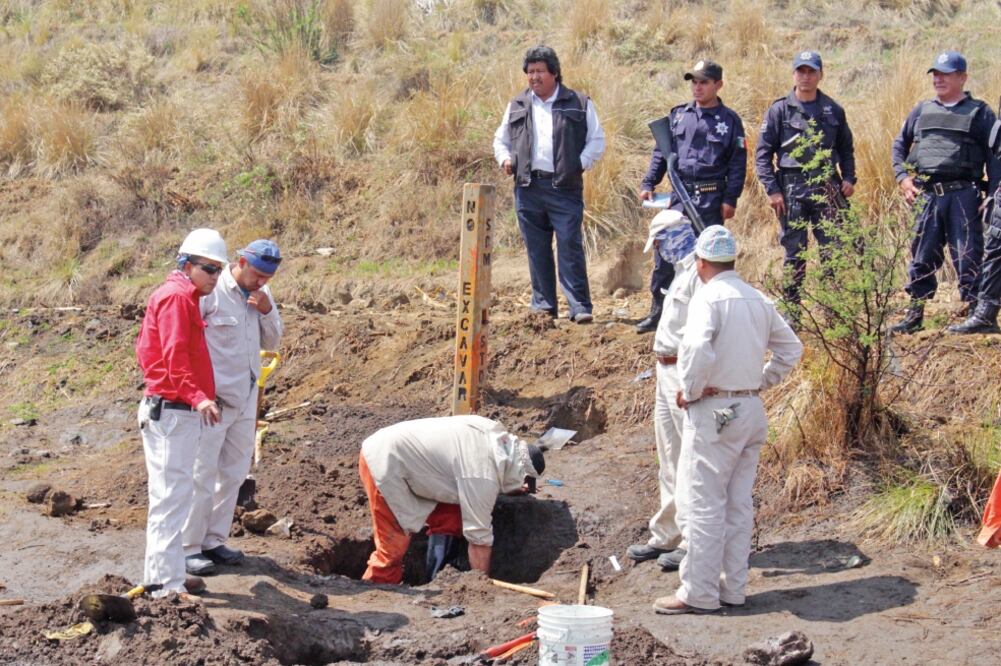Autoridades han identificado varios municipios, algunos en la sierra norte del estado, donde se concentra la ordeña a ductos de Petróleos Mexicanos (ARCHIVO EL UNIVERSAL)