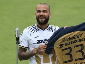 Jersey de Pumas se agota tras la llegada de Dani Alves