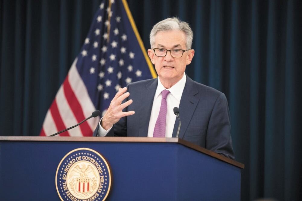 Jerome Powell, presidente de la Fed, afirmó que las repercusiones por las tensiones comerciales de EU elevan los riesgos para la economía. Foto: MANUEL BALCE CENETA. AP