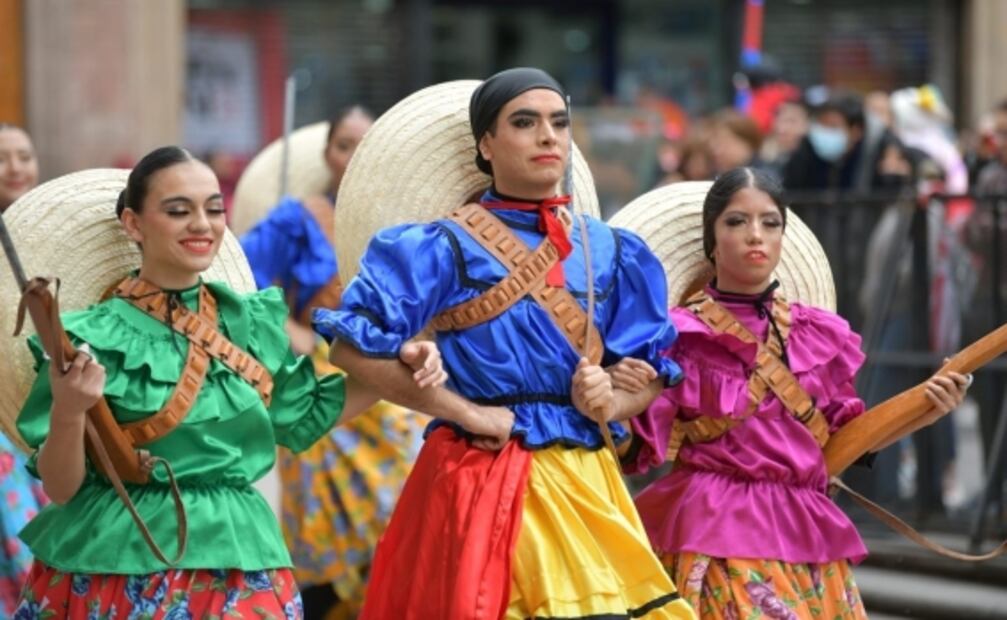 Con alegría y entusiasmo, potosinos celebran el 122 aniversario de la Revolución Mexicana