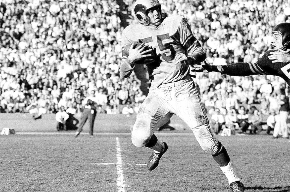 Jugó con los Rams de 1948 a 1956; sus números: 400 recepciones, 5,397 yardas y 38 touchdowns. (ESPECIAL)