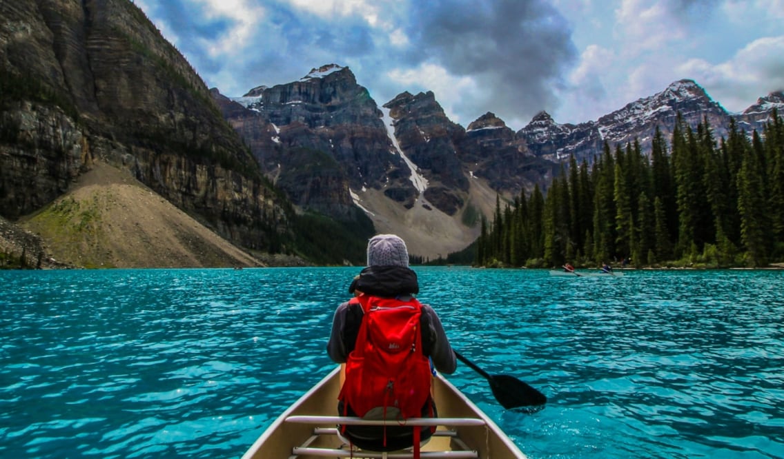  Lake Louise, en el Parque Nacional Banff, en Canadá, es el más antiguo del país, y se encuentra en plenas Montañas Rocallosas.(Foto: Istock)