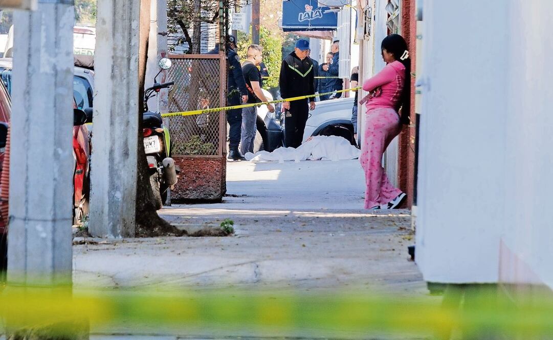 La mujer fue asesinada a balazos en el cruce de las calles Schumann y Tetrazzini. Foto: OSMAR ALVARADO/EL UNIVERSAL