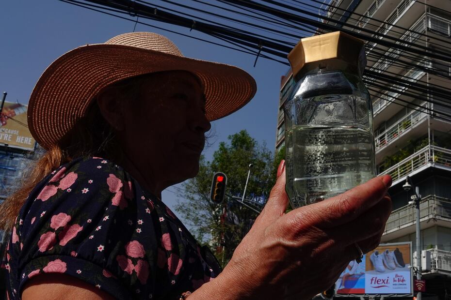 Los vecinos de Benito Juárez insisten que el agua está contaminada con algún tipo de hidrocarburo. FOTO: ROGELIO MORALES /CUARTOSCURO.COMFOTOS: ROGELIO MORALES /CUARTOSCURO.COM