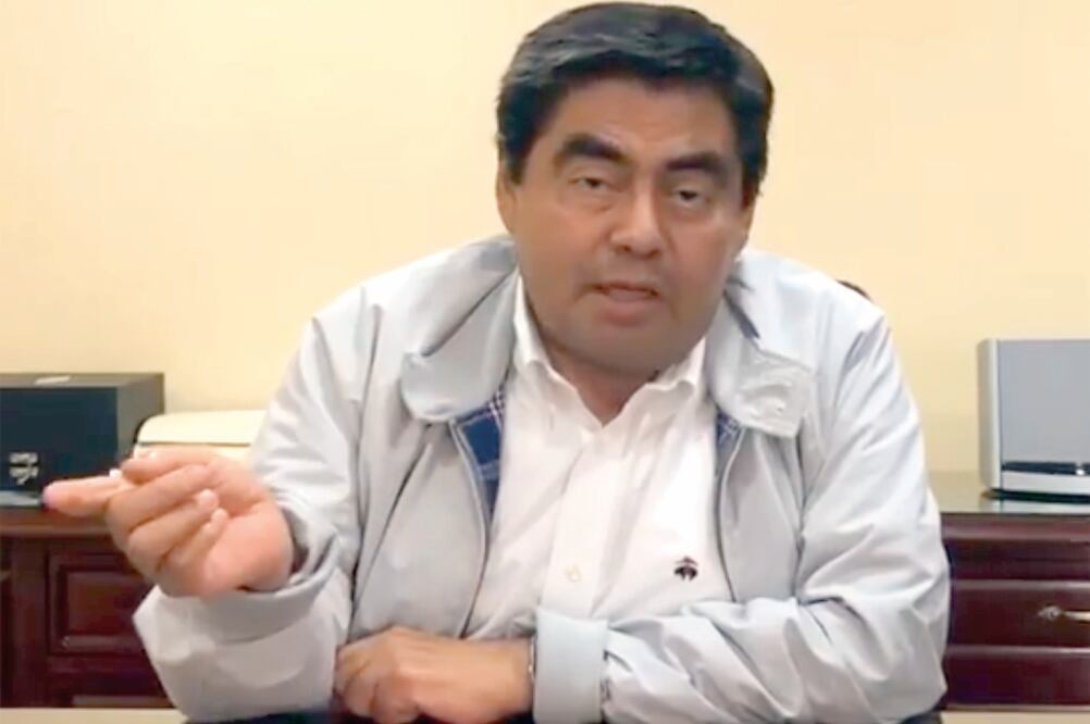 El aspirante de Morena a la gubernatura de Puebla, Miguel Barbosa, dijo en un video que pone las propiedades a nombre de sus hijos porque es tradicionalista. Foto: TOMADA DE FACEBOOK