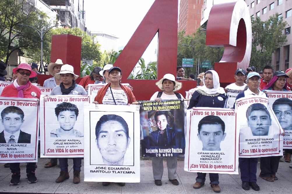 Según las indagatorias, José Luis Abarca y su esposa presuntamente ordenaron desaparecer y asesinar a los 43 normalistas en septiembre de 2014 (ARCHIVO EL UNIVERSAL)