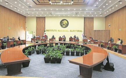 Denuncian a seis consejeros del INE ante la FGR