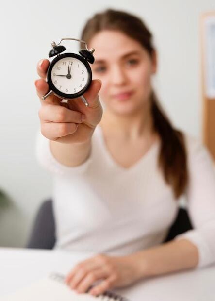 Beneficios cuestionados y efectos adversos en la salud por el cambio horario. Fuente: Freepik.