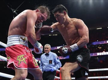 Canelo Álvarez lamenta enfrentarse a Dmitry Bivol: "No debí haber peleado"