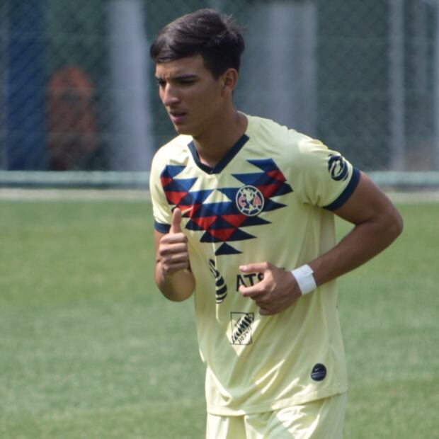 Futbolista expulsado del América por burlarse de feministas pide otra oportunidad