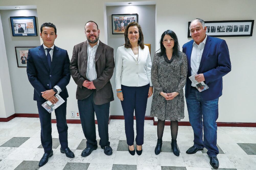 De izq. a der. Mario Maldonado, Alejandro Hope, Margarita Zavala, Irene Tello y Héctor de Mauleón  (YADÍN XOLALPA, EL UNIVERSAL)
