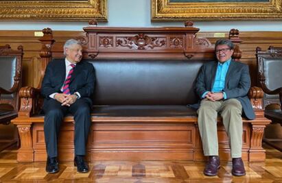 AMLO y Monreal guardan “sana distancia” en Palacio Nacional
