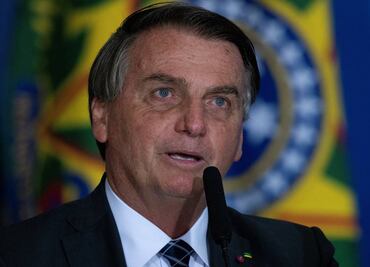 Jair Bolsonaro felicita a "héroes de la policía" por operación en que murió asesino serial