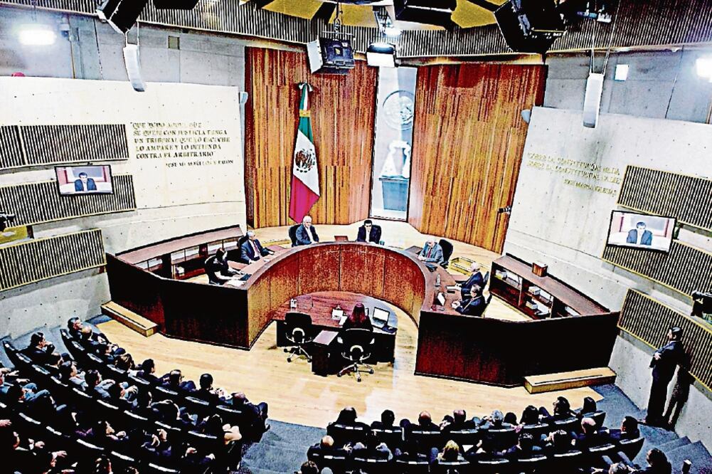 Rest ricc iones. Magistrados de la Sala Superior del TEPJF dicen que al prohibir la promoción personalizada en radio y TV se busca proteger la ley electoral. (Archivo. EL UNIVERSAL)