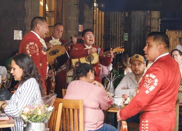 Día de las Madres: Restaurantes en Coyoacán se encuentran a reventar; buscan celebrar a sus mamás