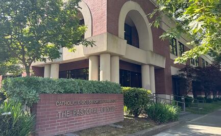 California investiga si DeSantis participó en el traslado de migrantes a Sacramento