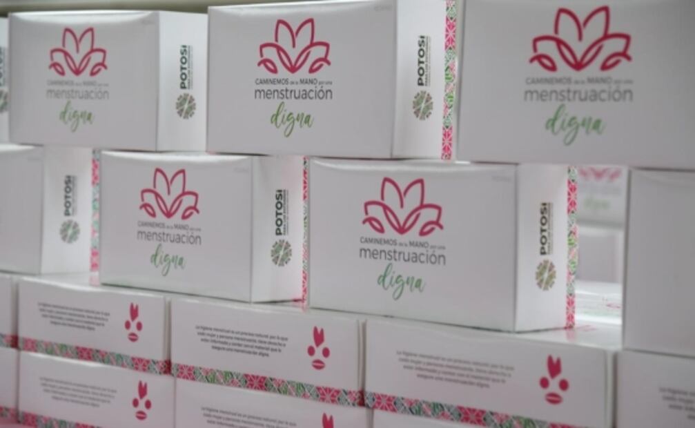 DIF inicia entrega de kits menstruales gratuitos a mujeres de La Huasteca