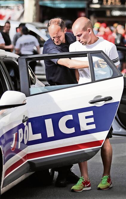 La policía francesa ha actuado de forma eficaz ante violencia (ARIEL SCHALIT. AP)