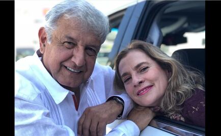 AMLO comparte foto “echando novio” con su esposa