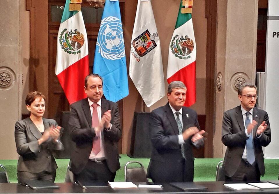 El gobernador interino firmó un convenio con Antonino de Leo, representante en México de la Oficina de las Naciones Unidas contra la Droga y el Delito (Foto: tomada de Twitter @nuevoleon)