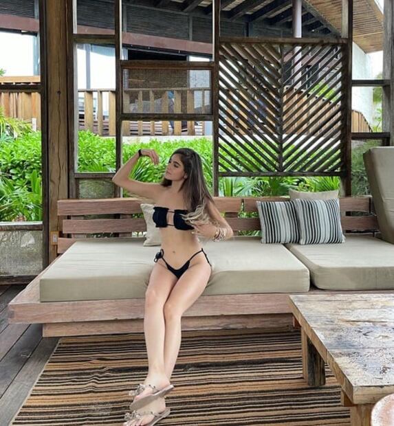 Ximena Navarrete y su hermana encienden Instagram en traje de baño
