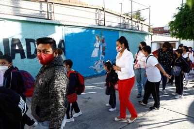 "El gobierno todo quiere resolver con ayudas monetarias", dice papá que se opone a fin de Escuelas de Tiempo Completo