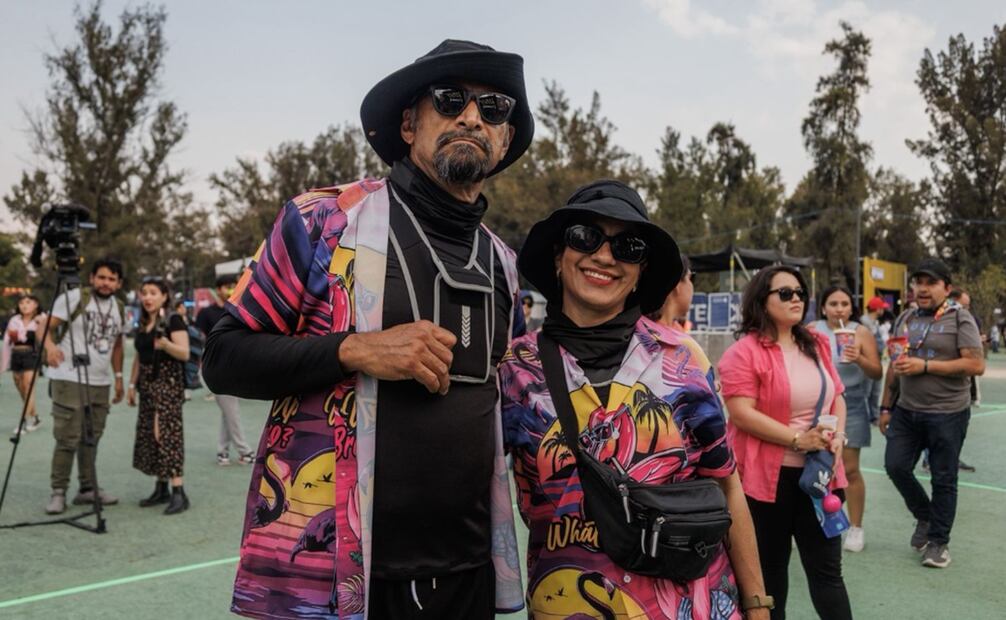 Los asistentes al evento pop van preparados para las altas temperaturas en la Ciudad de México. Foto: Yaretzy M. Osnaya EL UNIVERSAL.
