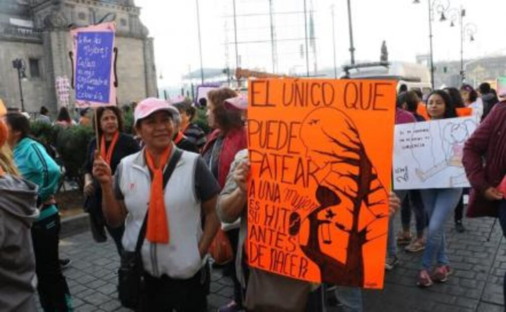 Marchan contra la violencia hacia las mujeres y niñas