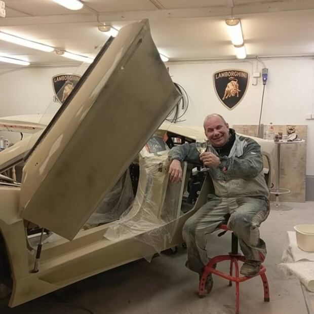Un hombre construye su propio Lamborghini con chatarra y materiales caseros