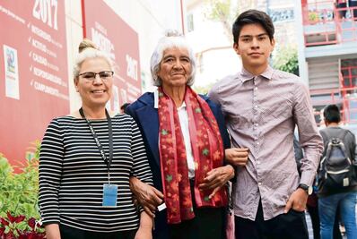 Consigue título en Derecho a sus 80 años