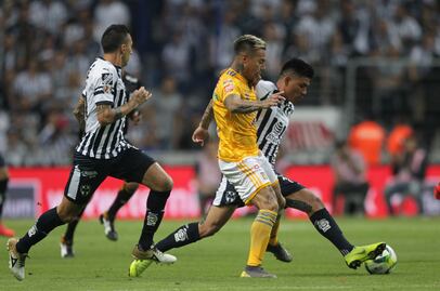 Rayados y Tigres empatan en el BBVA