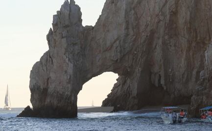 Aparece playa bajo el Arco de Cabo San Lucas; hecho ocurre cada 4 o 5 años