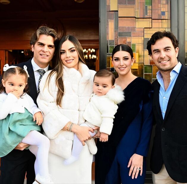 Checo Pérez durante el bautizo de Juan Carlos, hijo de Ximena Navarrete - Foto: @ximenanr en Instagram